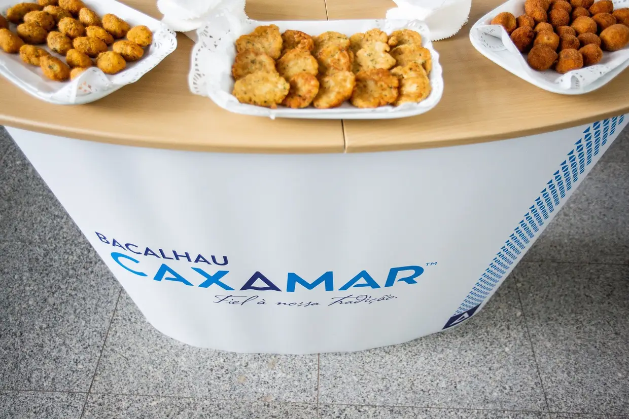 A Caxamar presenteou os convidados com petiscos de bacalhau