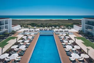 Novo Iberostar Selection Lagos Algarve. E a Meia Praia ali tão perto