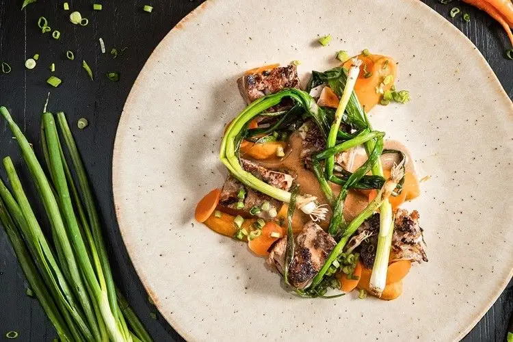 Chef em Casa: Entrecosto de porco com creme de cenoura por Manuel Lino do Audaz Gastropub