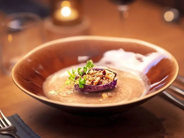 Quando a sala de jantar se transforma em restaurante de luxo. A arte do fine dining… em casa