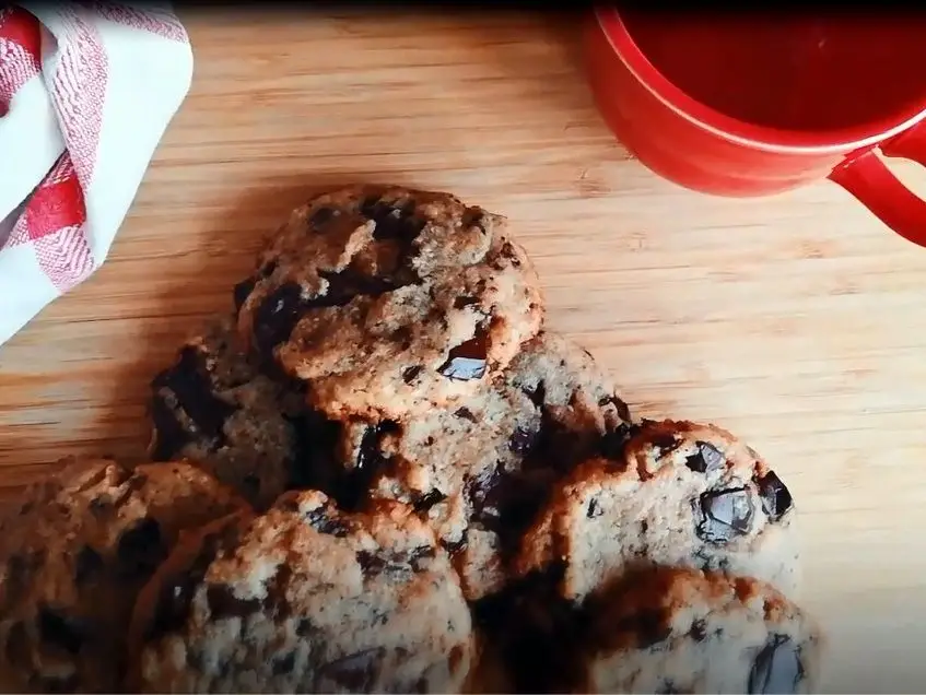 Chef em Casa: Cookies de manteiga noisette e chocolate 70% por Carlos Fernandes