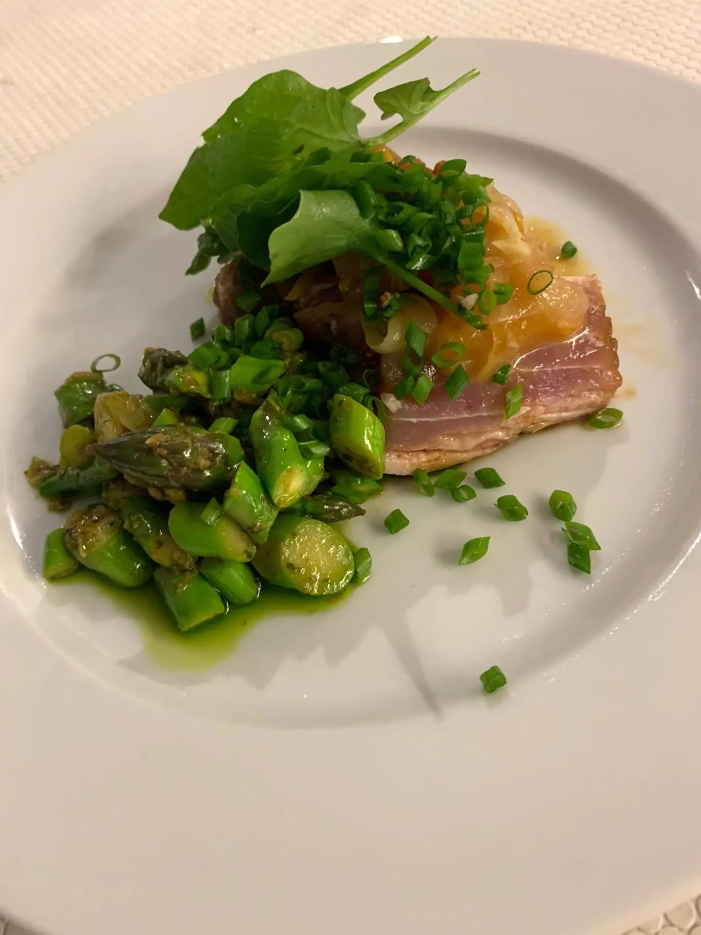 Chef em Casa: Atum e espargos por Vasco Coelho Santos do Euskalduna Studio