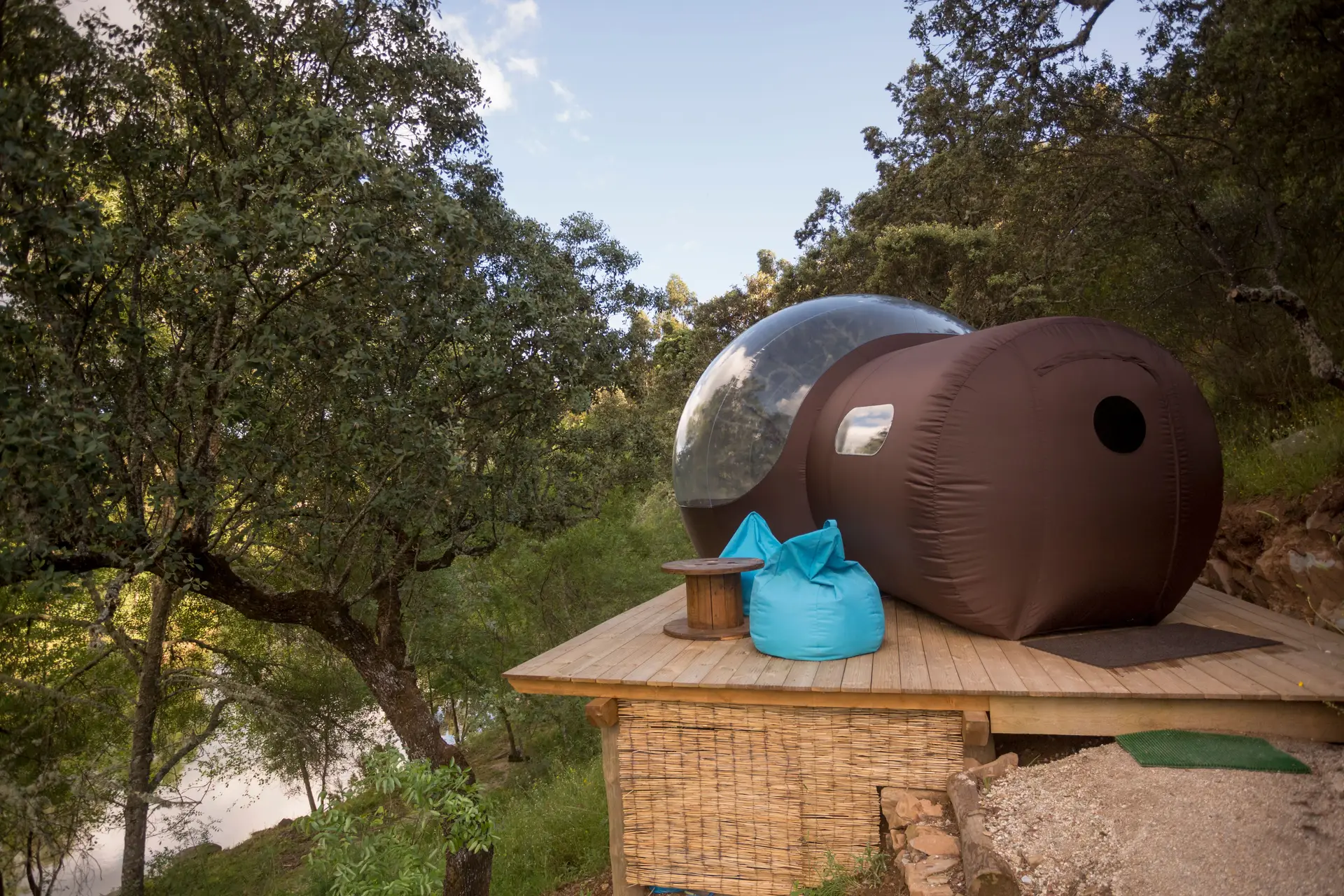 Dormir numa bolha insuflável, longe de tudo e de todos? Moinho do Maneio já aceita reservas e oferece descontos