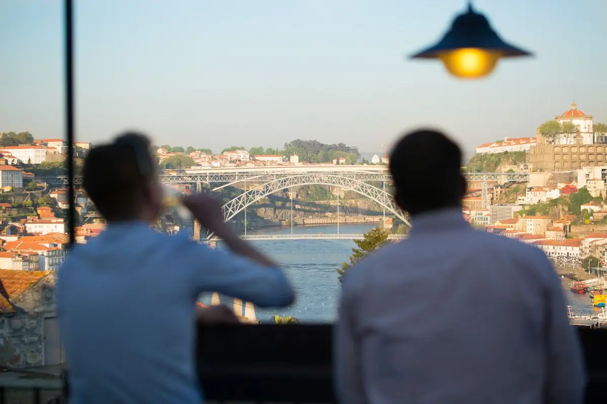 Com vista para o Douro ou para o Tejo, vamos almoçar na esplanada?