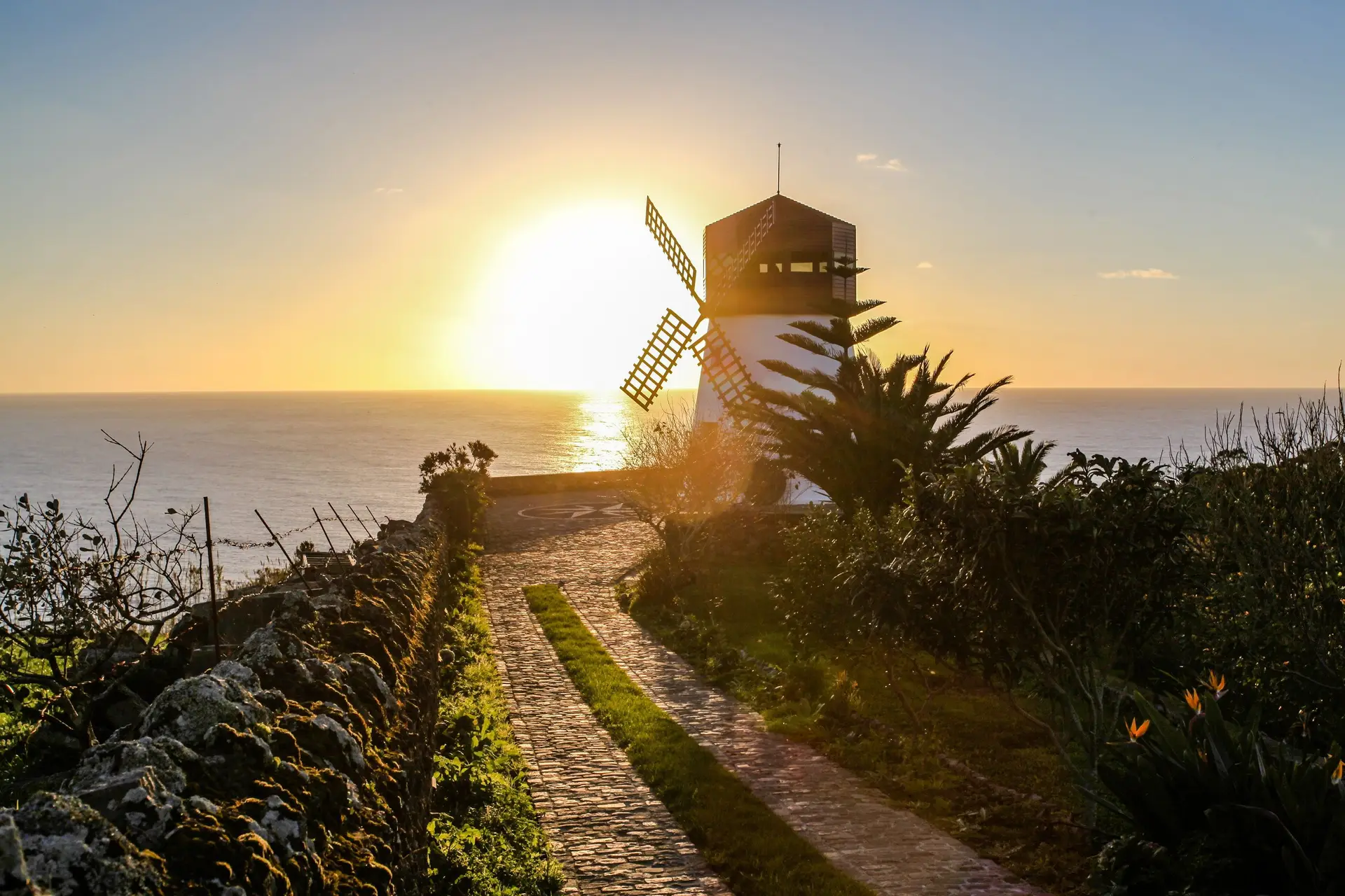 Dormir num moinho ou numa escola? Dois alojamentos que captam a essência dos Açores
