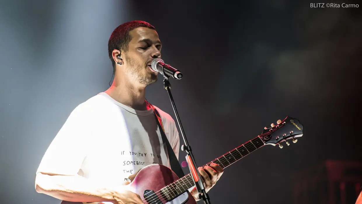 O jovem Slow J deu um concerto muito aplaudido e repleto de convidados