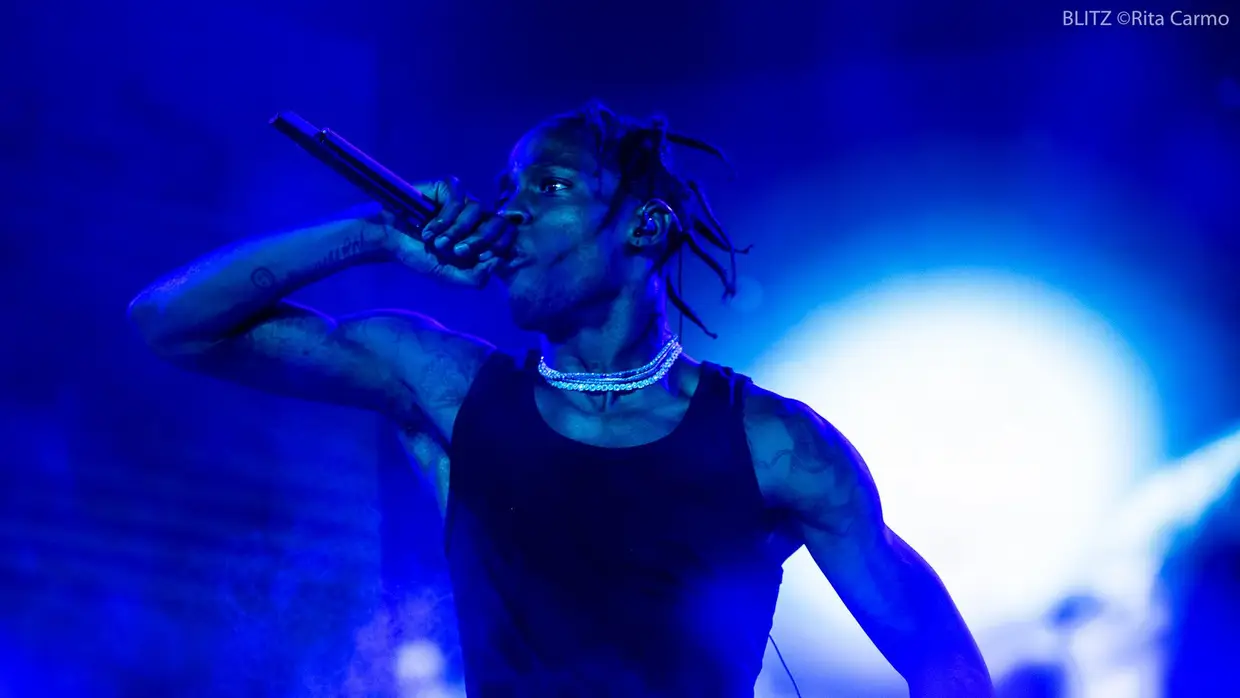 Travis Scott, cabeça de cartaz do segundo dia, o mais concorrido em termos de público
