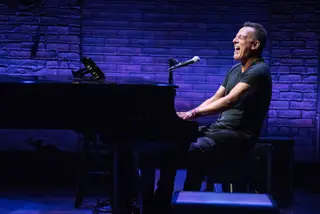 Bruce Springsteen, uma ou duas guitarras, um piano e todas as histórias do mundo