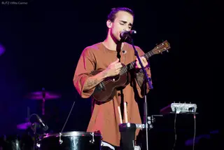 Diogo Piçarra em palco no MEO Sudoeste, em 2016