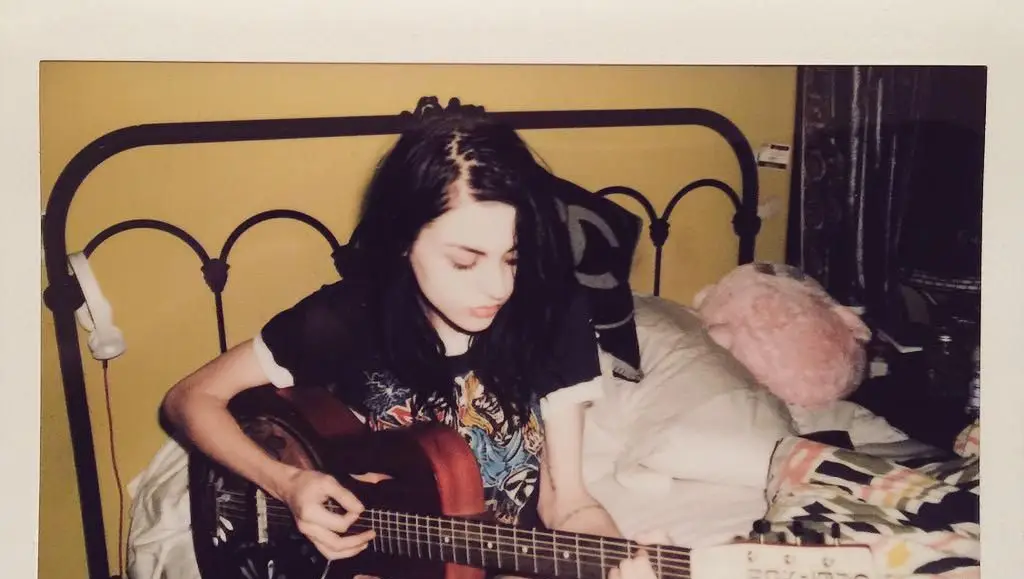 Frances Bean descreve-se como uma artista visual