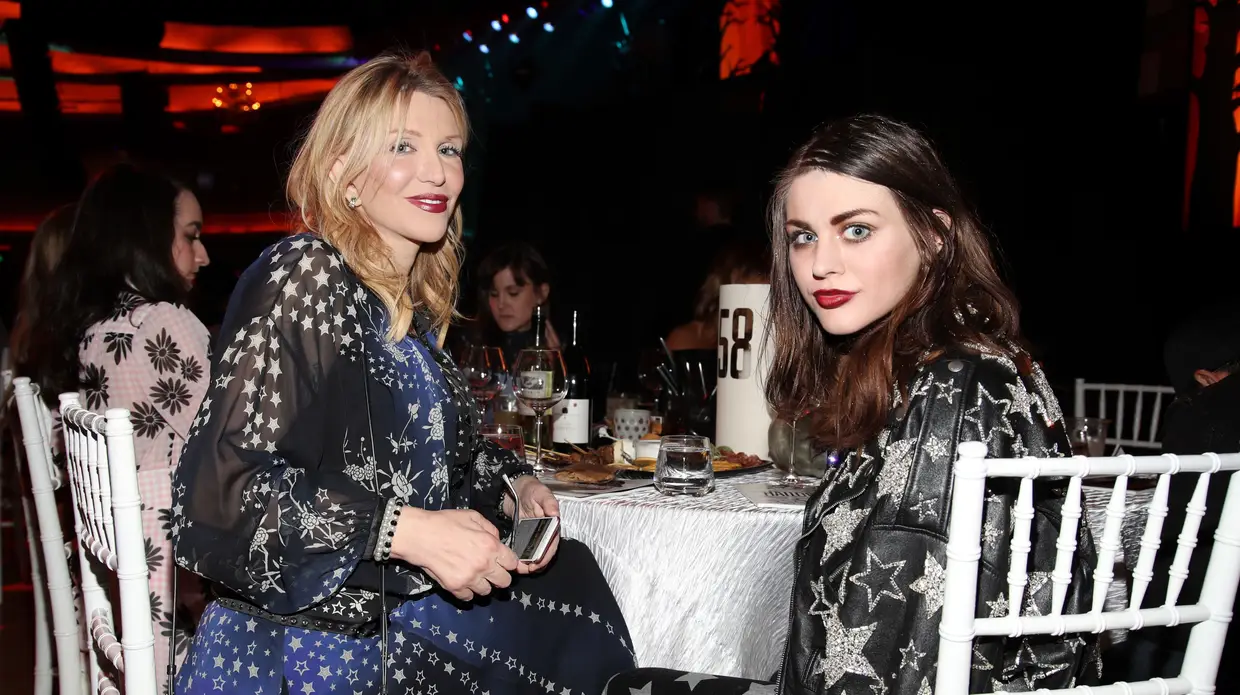 Com a mãe, que ajudou a preparar Montage of Heck