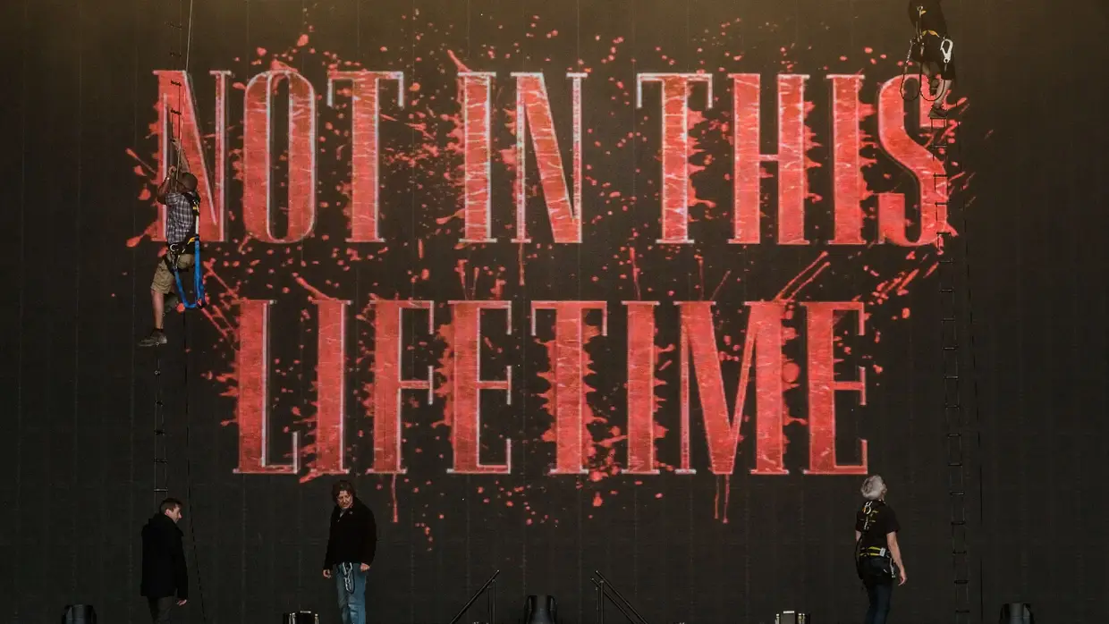 O Palco dos Guns N' Roses no Passeio Marítimo de Algés, Lisboa