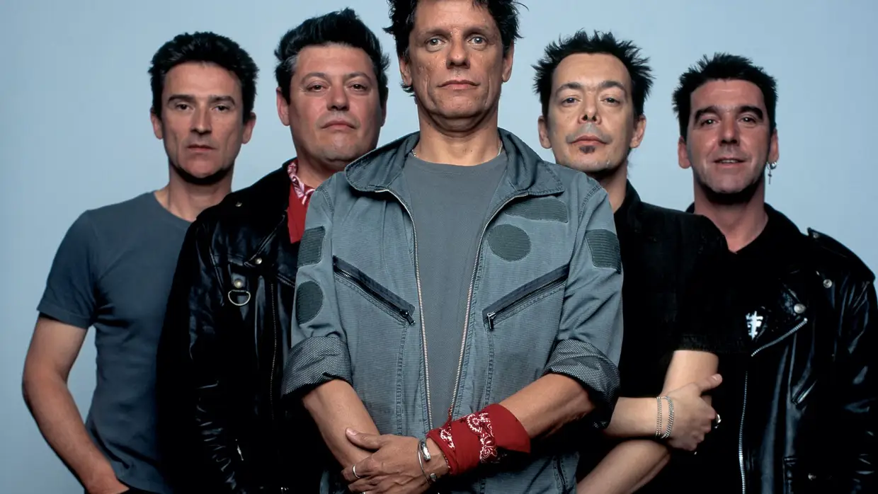 2005, fotografia promocional do álbum Mundo Ao Contrário