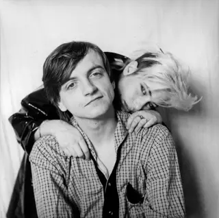 Em 1985, com a guitarrista norte-americana Brix Smith, com quem foi casado duas vezes: a primeira entre 83 e 89, a segunda de 94 a 96