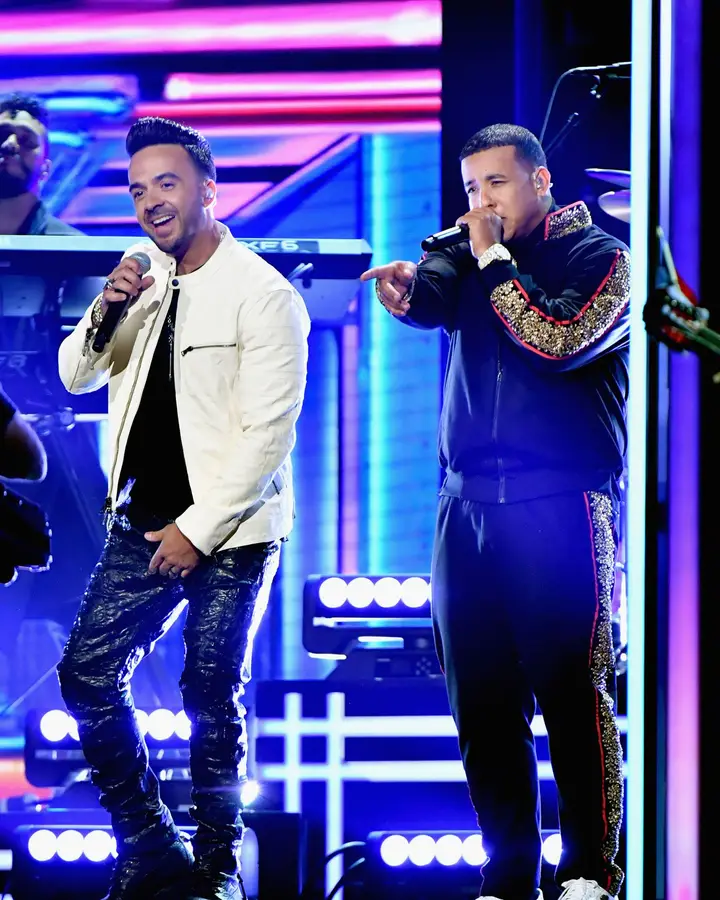 Luis Fonsi e Daddy Yankee cantaram e dançaram "Despacito"