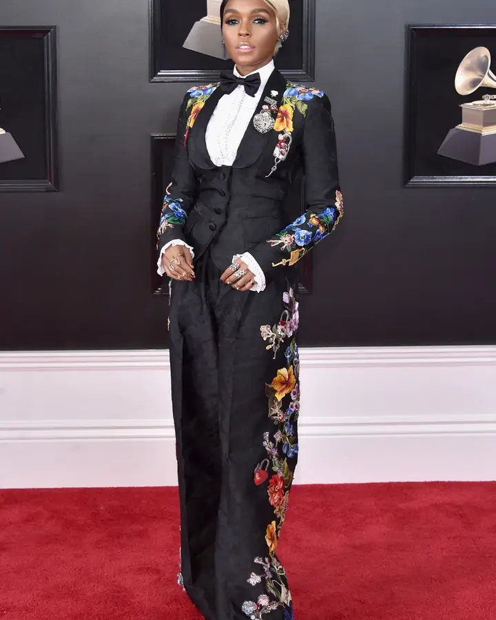 Janelle Monáe, protagonista do discurso mais forte da noite, na passadeira vermelha