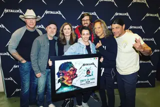 James Hetfield, Lars Ulrich, Ana Hernandez (Universal), Cláudia Santos (Universal), Paulo Sardinha (Universal, atrás), Kirk Hammett e Robert Trujillo