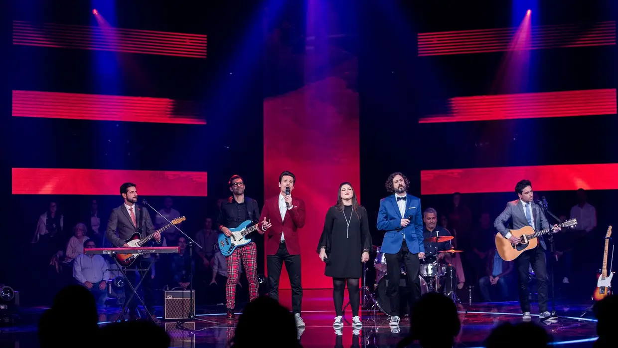 Nesta primeira semifinal, houve ainda espaço para um medley de homenagem a Carlos Paião, pensado por João Pedro Coimbra dos Mesa e Nuno Figueiredo dos Virgem Suta