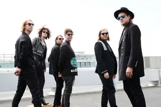 Nos bastidores do Campo Pequeno com os Arcade Fire a pensarem em Pastéis de Belém e Paredes de Coura. A entrevista BLITZ com uma banda única
