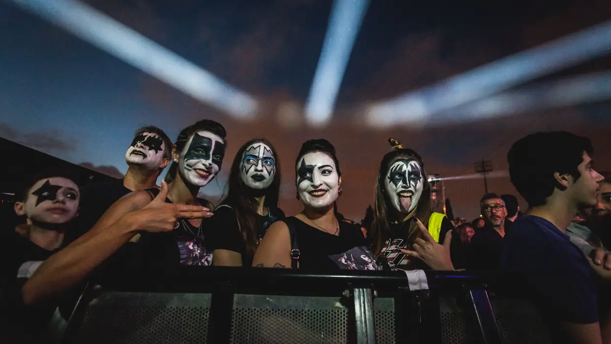 Ambiente do concerto de Kiss e Megadeth em Oeiras