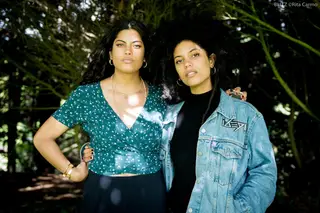 As Ibeyi chegaram para misturar “músicas e mundos”. A entrevista com uma banda de duas gémeas enérgicas
