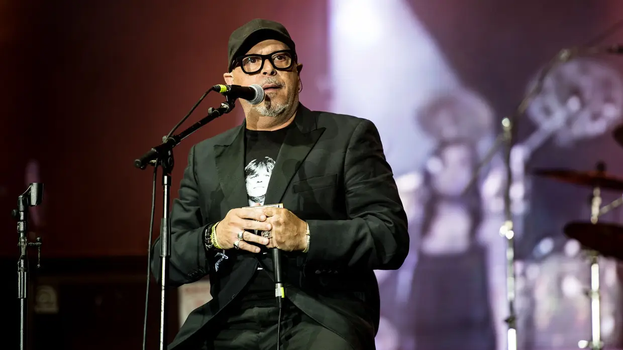 Paulo Gonzo também foi convidado, cantando 'Aperta Um Pouco Mais'