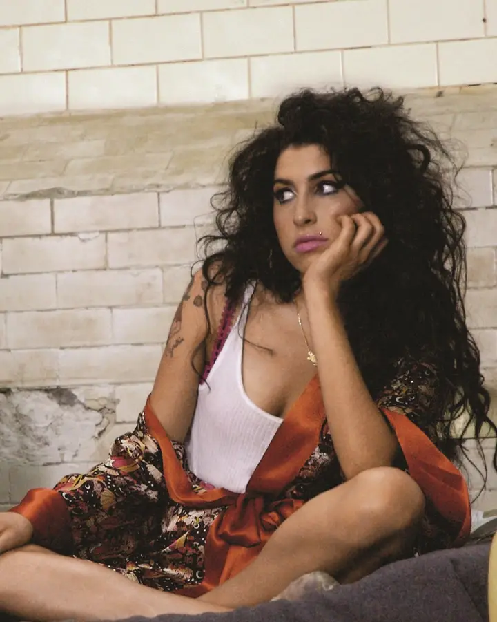 Imagem promocional de "Back to Black", álbum editado em 2006