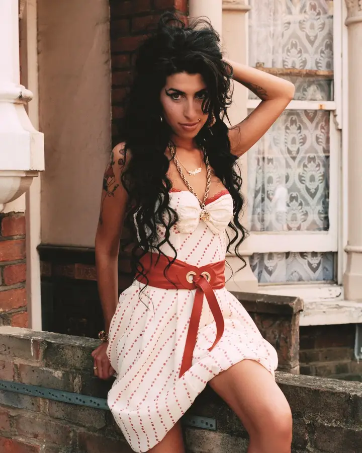 Imagem promocional de "Back to Black", álbum editado em 2006