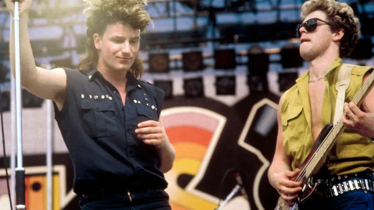 Bono e Adam Clayton na digressão americana de 1983