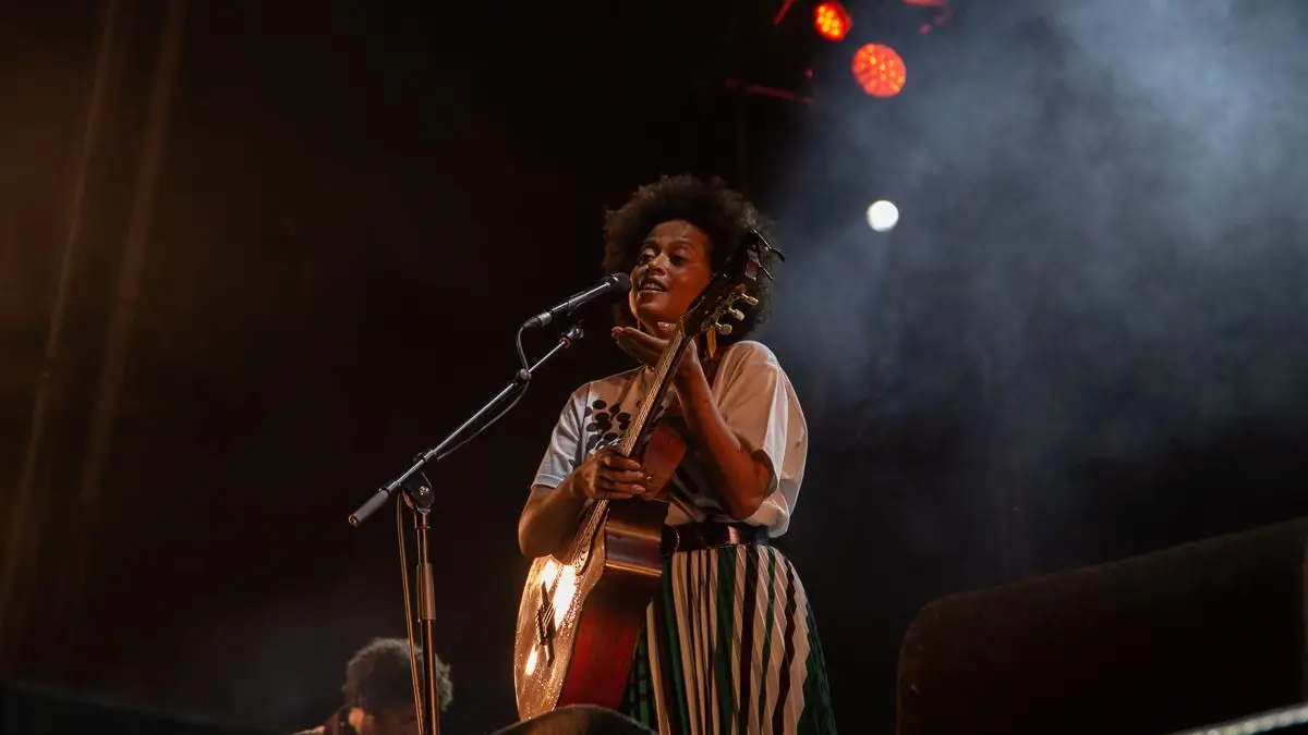 O Sol da Caparica: Sara Tavares