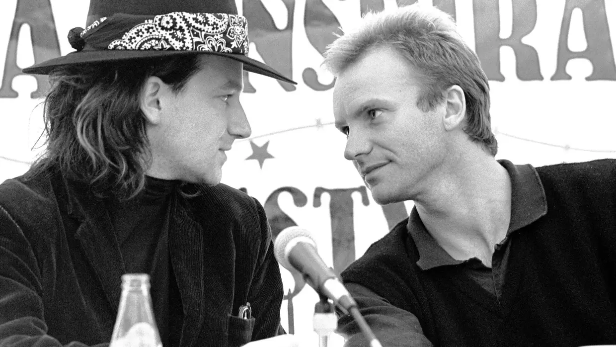 Bono e Sting na apresentação da digressão dos 25 anos da Amnistia Internacional