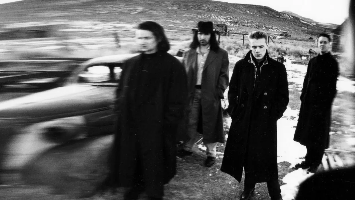 Os U2 em foto de divulgação do álbum "The Joshua Tree", lançado em março de 1987
