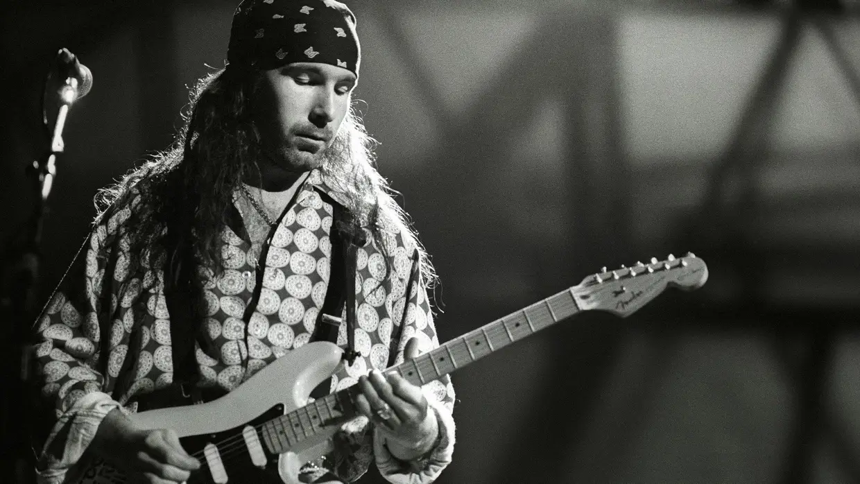 The Edge ao vivo no Palais Omnisports de Bercy, em Paris (França), a 11 de dezembro de 1980