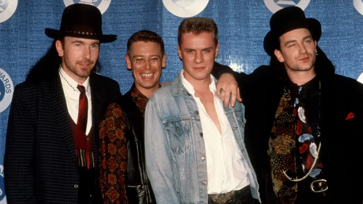 A 2 de março de 1988, nos Grammys, de onde saíram com a estatueta de Álbum do Ano