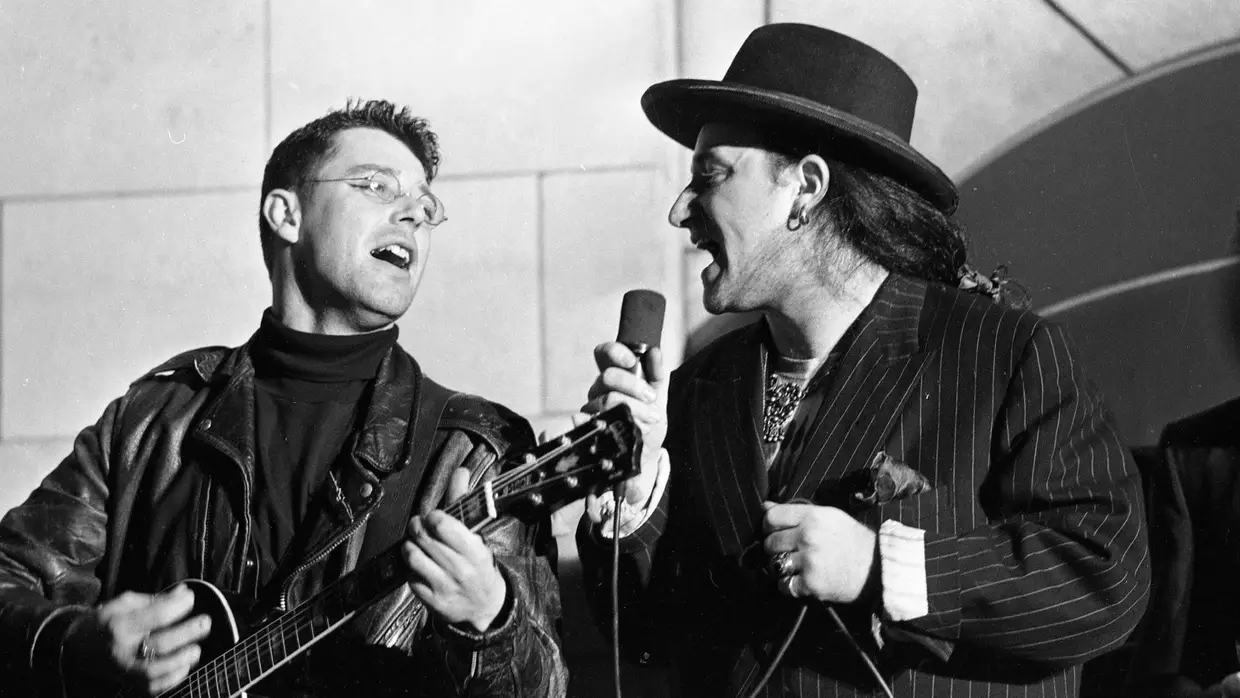 Adam Clayton e Bono na mesma ocasião