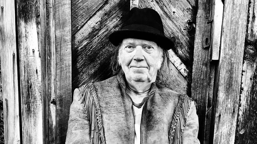 Em novembro, Neil Young lança um novo álbum com os Crazy Horse, "Barn". O vulto canadiano, que aos 75 anos não parece querer abrandar, já não toca em Portugal desde um histórico concerto no NOS Alive, em 2008.