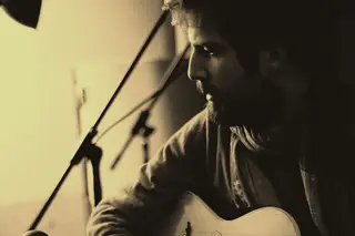 10 anos depois, B Fachada regravou o disco “Viola Braguesa”. Ouça aqui a nova versão
