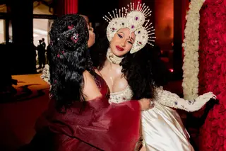 Cardi B culpa fãs de Nicki Minaj de terem divulgado o seu novo single antes de tempo: “Dizem que me odeiam, mas na verdade amam-me”