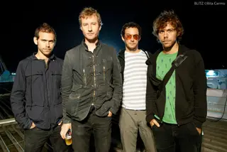 Antes do concerto no Sudoeste, os músicos (menos o baterista, Bryan Devendotf) posaram para a BLITZ