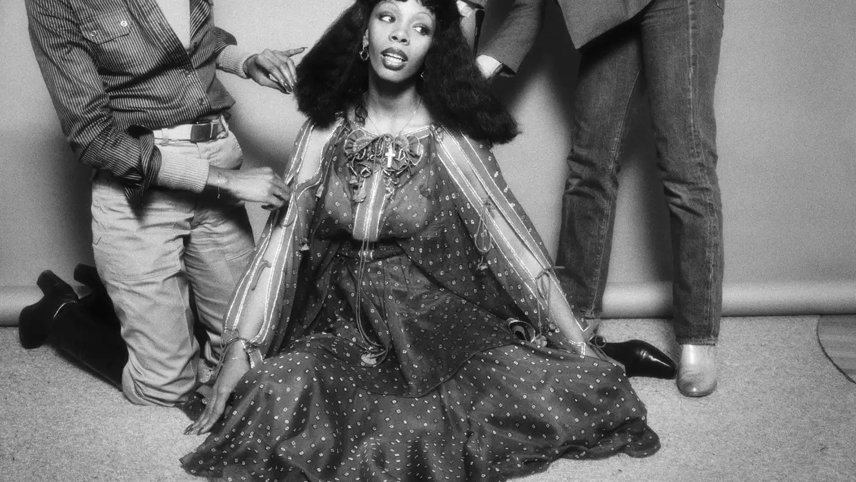 Donna Summer numa sessão para a capa do jornal SOUL, Los Angeles, 1977