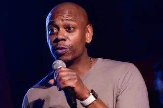 Comediante Dave Chappelle acusa “capangas” de R Kelly de o ameaçarem