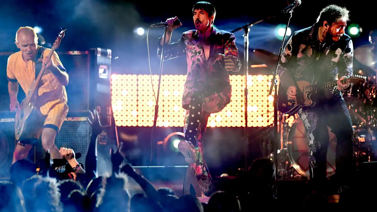 Os Red Hot Chili Peppers também subiram ao palco para atuar