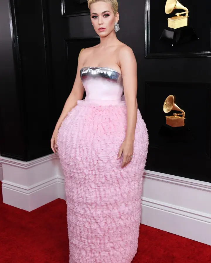 Katy Perry na passadeira vermelha