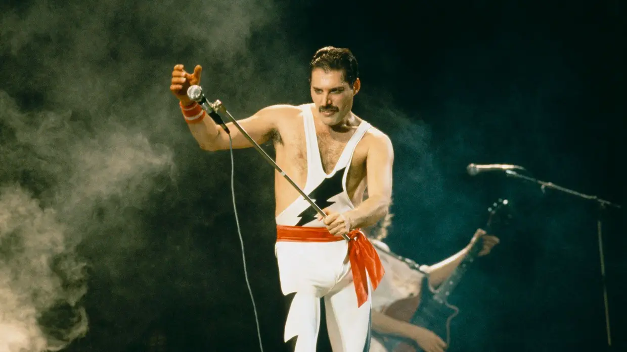 Freddie Mercury no palco da primeira Cidade do Rock