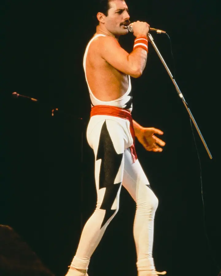 A entrega do vocalista dos Queen na segunda ida ao Brasil (a primeira foi em São Paulo, 1981)