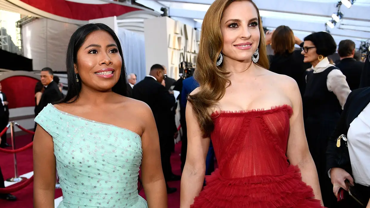 Yalitza Aparicio e Marina de Tavira, as protagonistas de "Roma", um dos grandes vencedores da noite