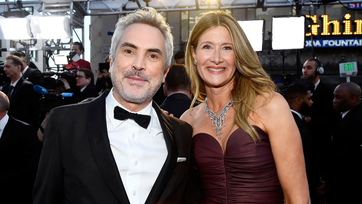 O realizador de "Roma", Alfonso Cuarón, e a atriz Laura Dern