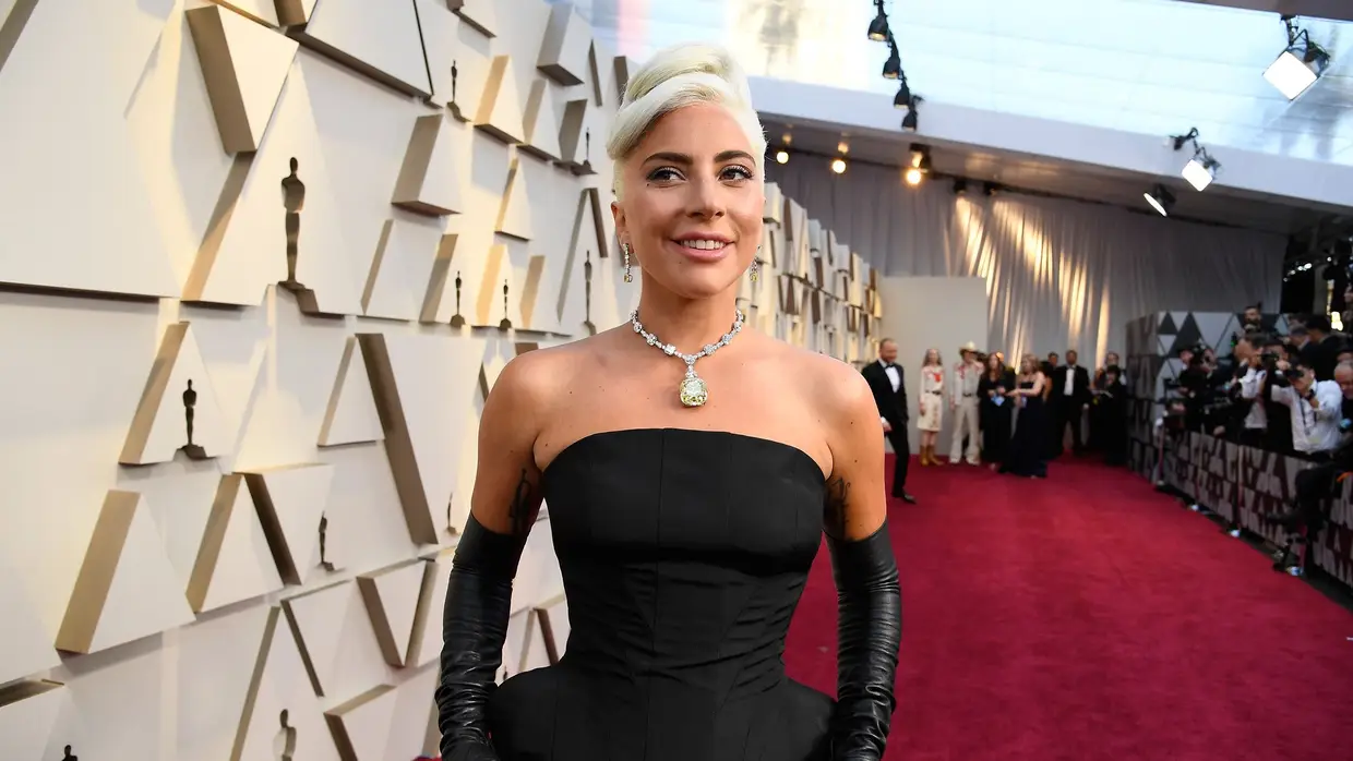 GaGa usou uma jóia que tinha sido usada por Audrey Hepburn