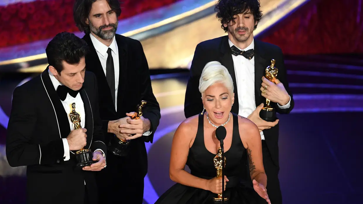 Lady GaGa levou para casa o Óscar de Melhor Canção Original