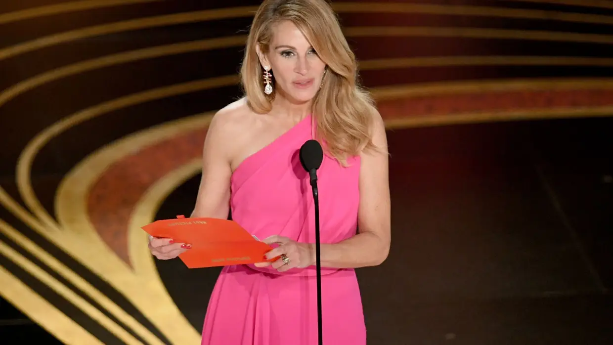 Coube a Julia Roberts a honra de atribuir o prémio mais ambicionado da noite: o de Melhor Filme